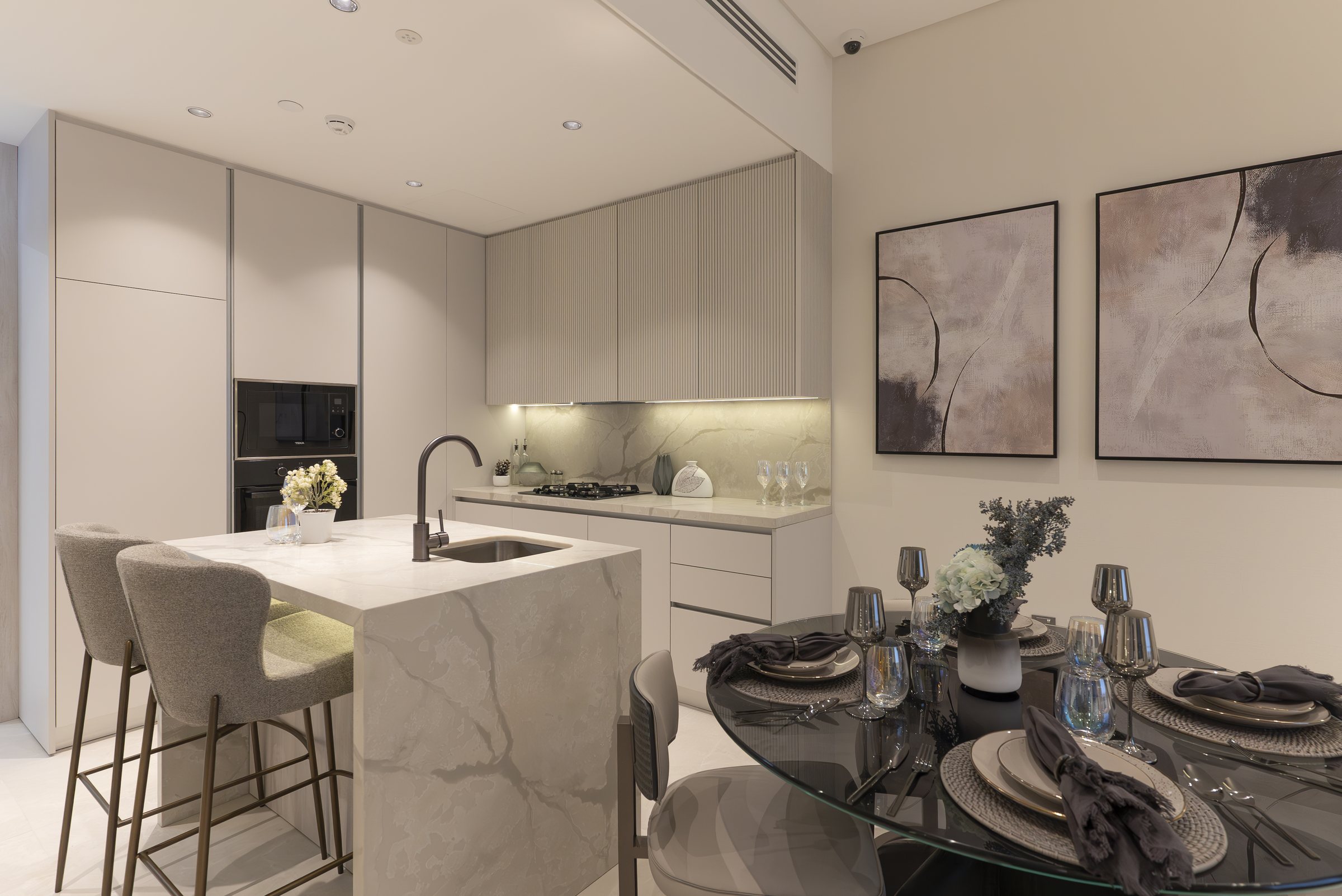 Show apartment: kitchen and dining